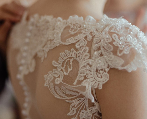 china-inspection-for-bridal-dresses-wedding-dresses-made-in-china-thomas-ae-601054-unsplash.com_